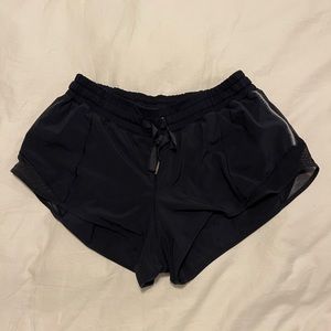 Size 8 Lululemon 2.5” Hotty Hot short